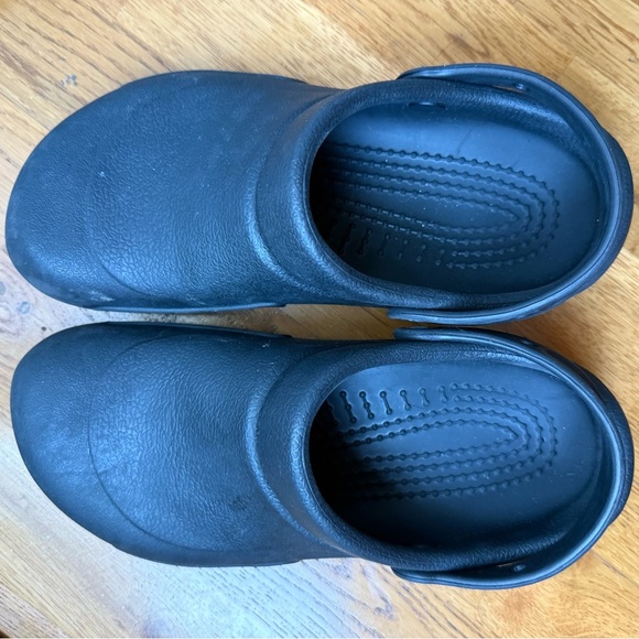 CROCS Classic Black Clogs - Picture 4 of 7